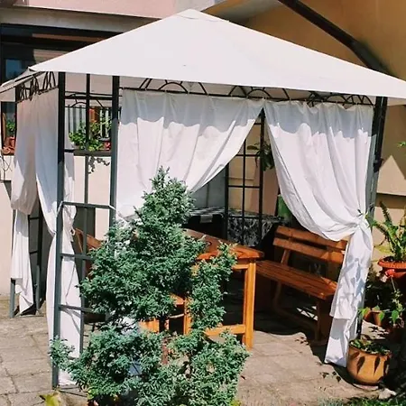 Hébergement de vacances Cute Little House With A White Picket Fence Burgas