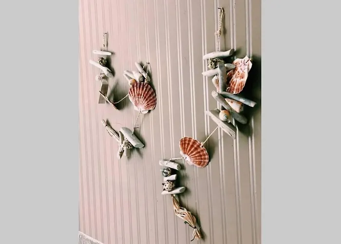 Σπίτι διακοπών Cute Little House With A White Picket Fence *