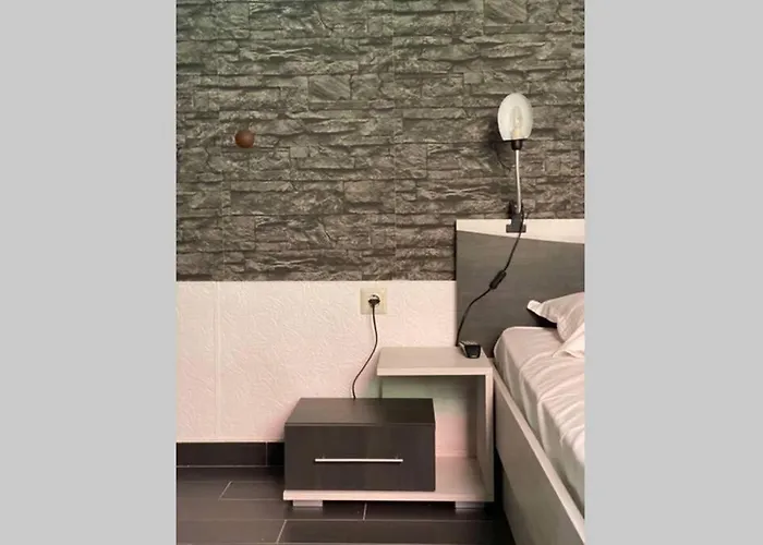 Cute Little House With A White Picket Fence Σπίτι διακοπών Μπουργκάς