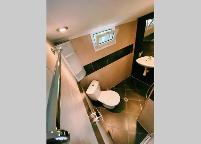 Cute Little House With A White Picket Fence Σπίτι διακοπών *