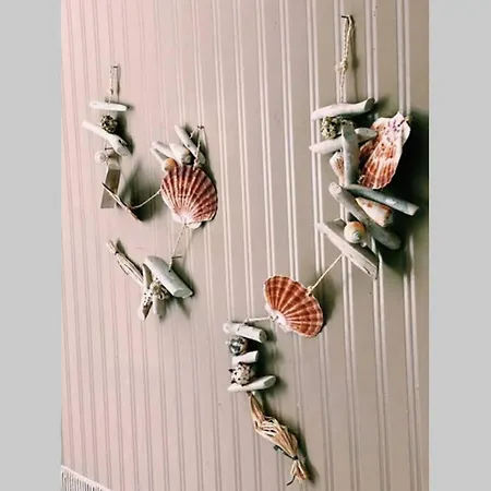 別荘 Cute Little House With A White Picket Fence *