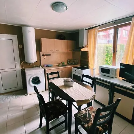 Cute Little House With A White Picket Fence 別荘