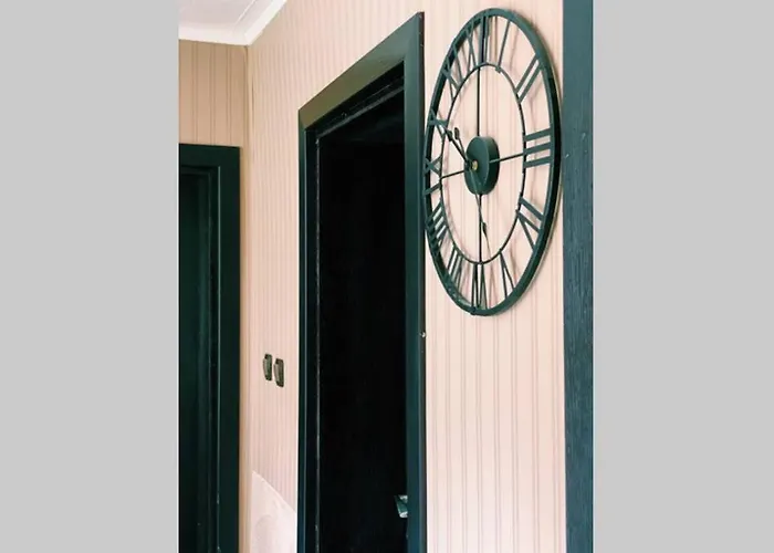 Vakantiehuis Cute Little House With A White Picket Fence *